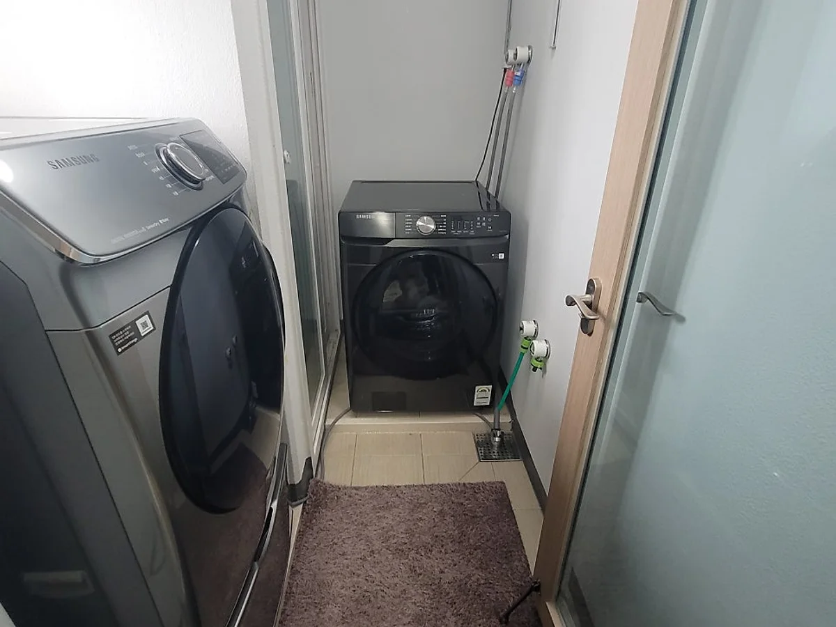 좁은 세탁실에 건조기 올리기 작업 전